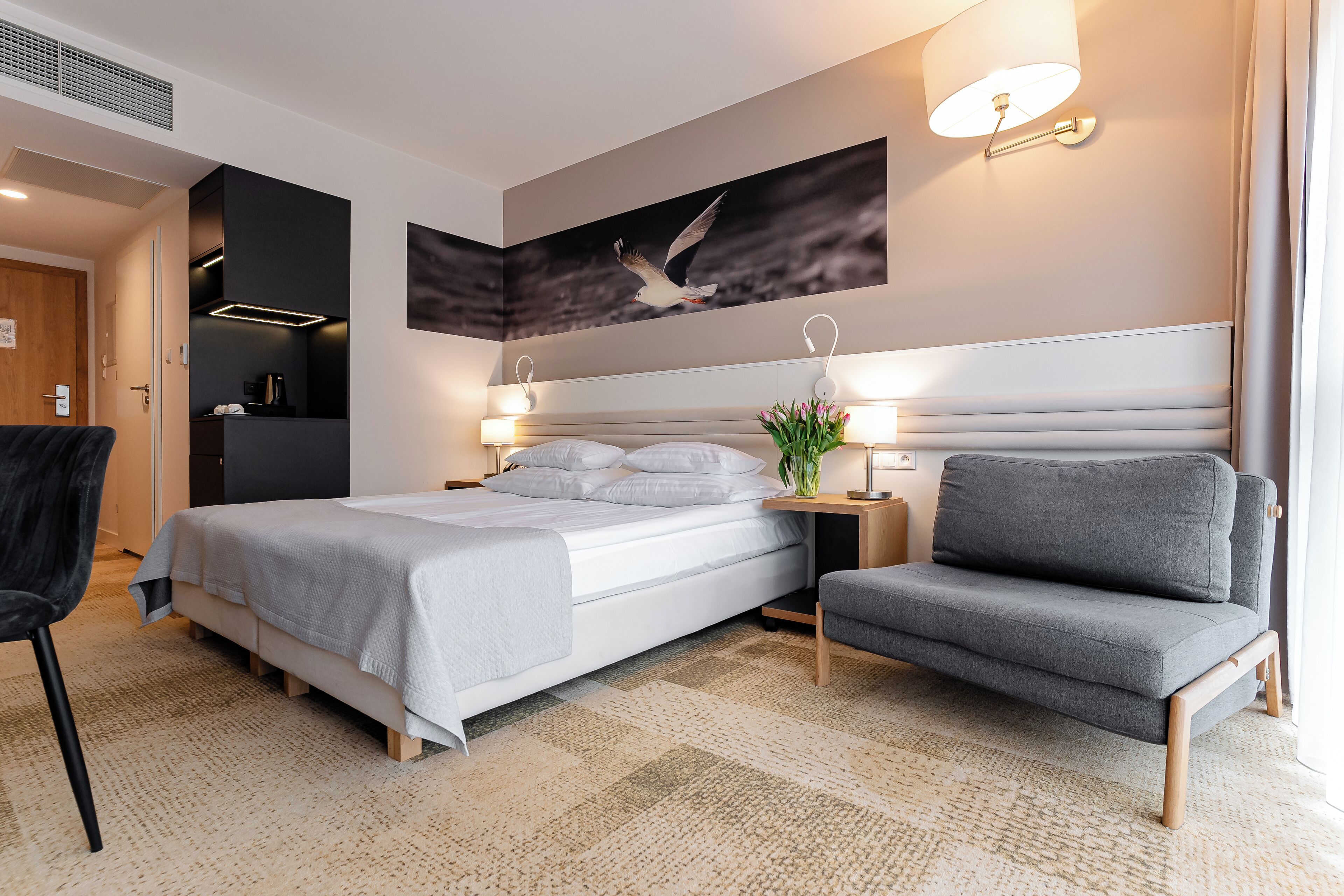 Comfort Double or Twin Room | Minibar, individually decorated, desk, laptop workspace