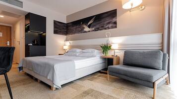 Comfort Double or Twin Room | Minibar, individually decorated, desk, laptop workspace