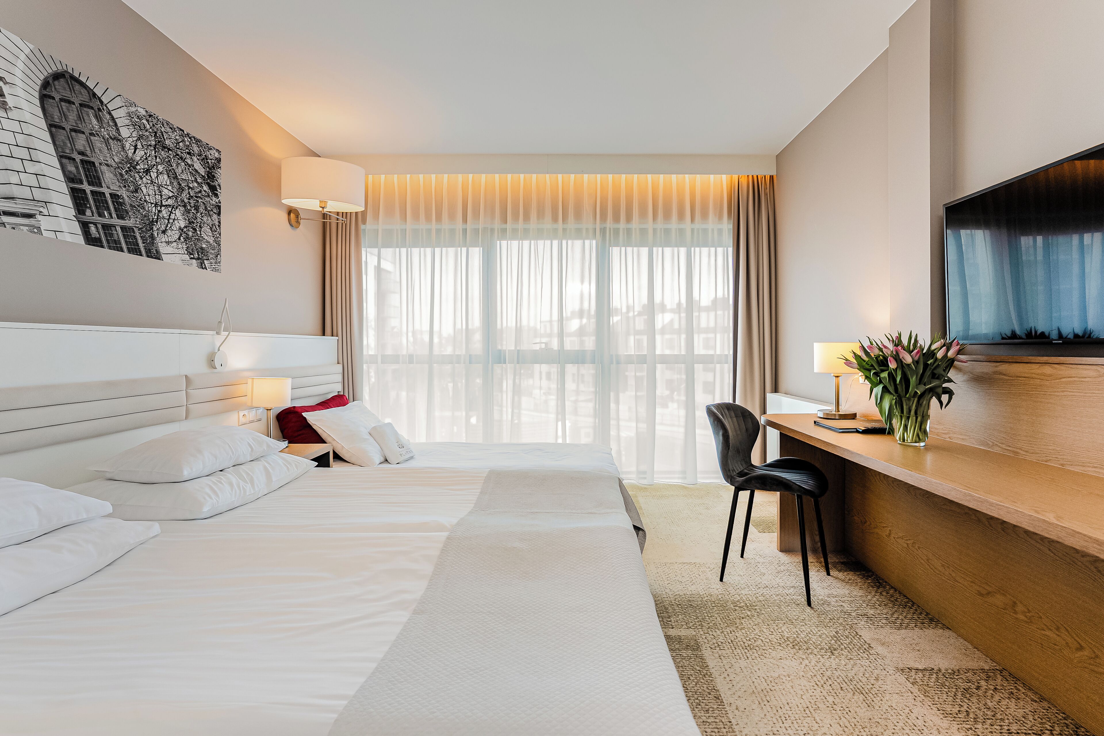 comfort studio | minibar, individually decorated, desk, laptop workspace