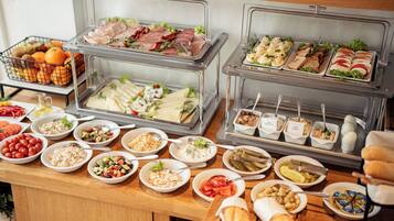 Daily cooked-to-order breakfast for a fee