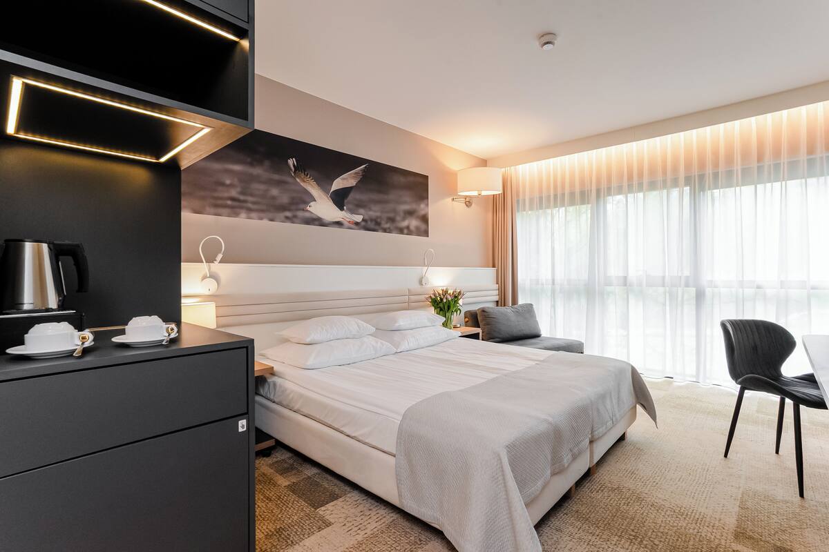 Minibar, desk, laptop workspace, blackout drapes