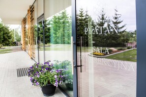 Property entrance - Hotel Platan (Gdansk)