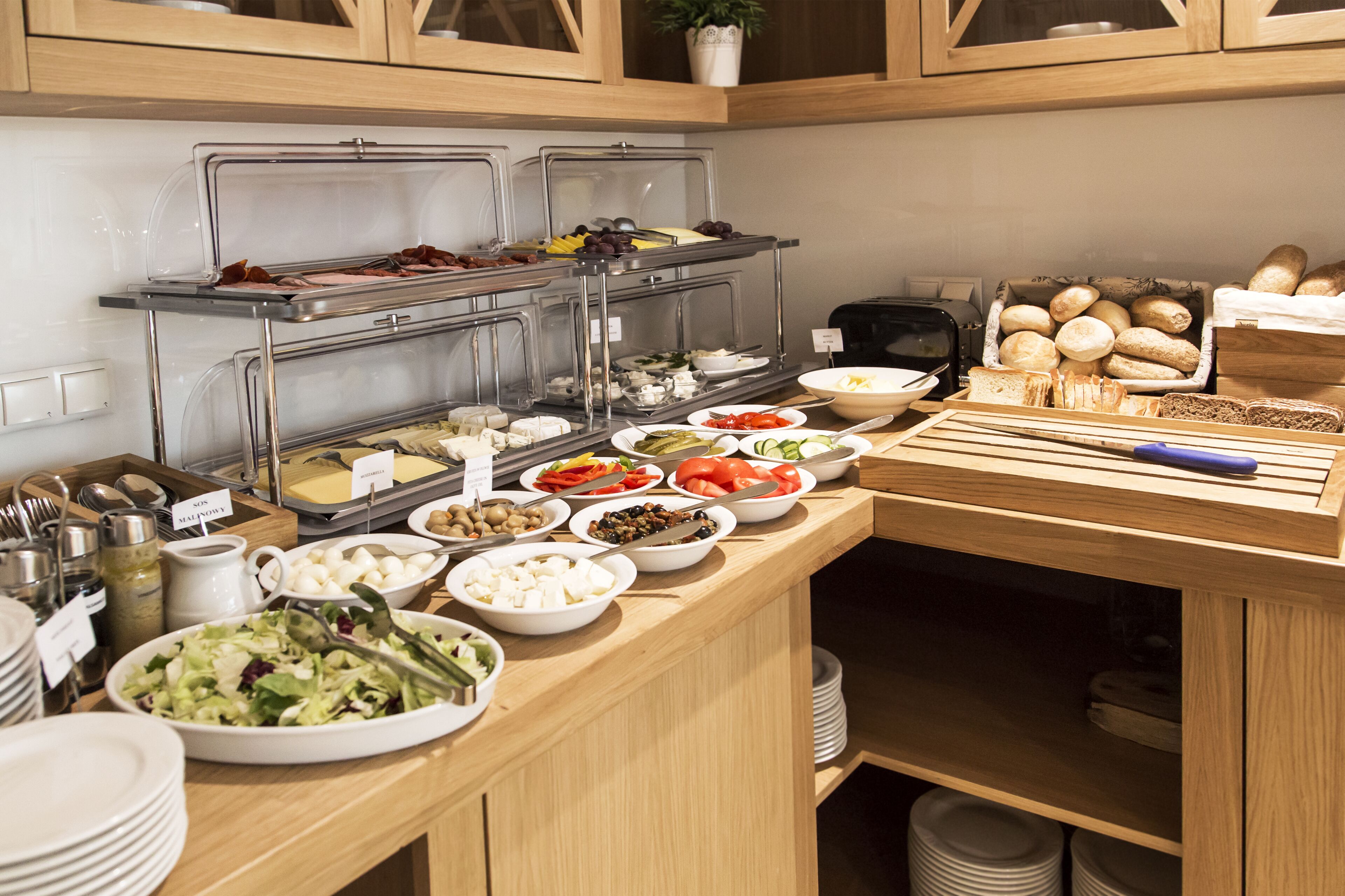 daily cooked-to-order breakfast for a fee