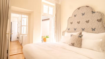 Grand Family Suite | 1 bedroom, in-room safe, blackout drapes, free cribs/infant beds