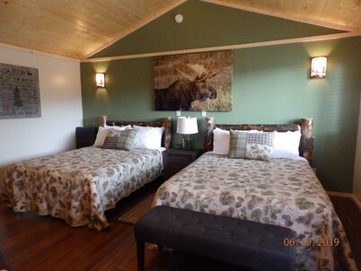  Denali Wildlife Moose Cabin  Luxury with a touch of Rustic