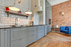 Deluxe-Apartment | Eigene Kochnische | Kühlschrank, Mikrowelle, Ofen, Herdplatte