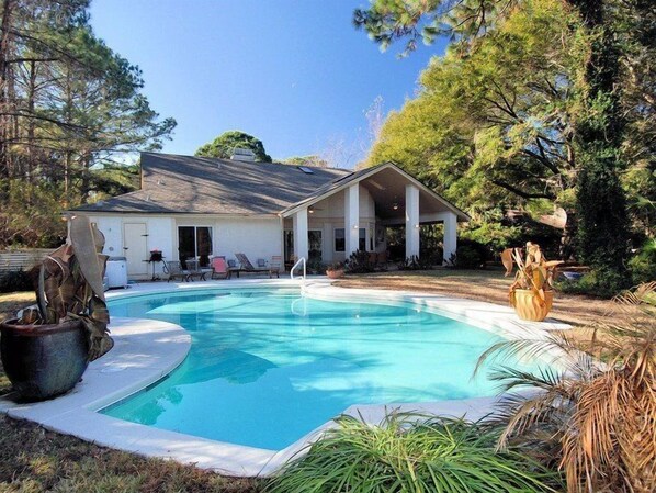 Outdoor pool - Off Shore 10 (Hilton Head Island)