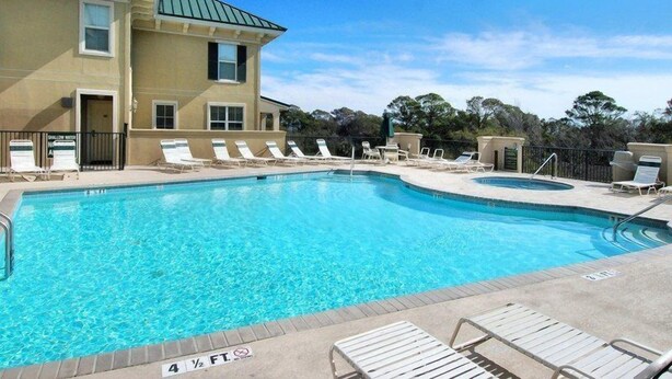 Outdoor pool - North Shore Pl 105 (Hilton Head Island)