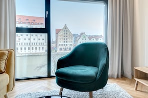 Apartment, 1 Schlafzimmer | Wohnbereich | 32-Zoll-Flachbildfernseher mit Kabelempfang, Fernseher