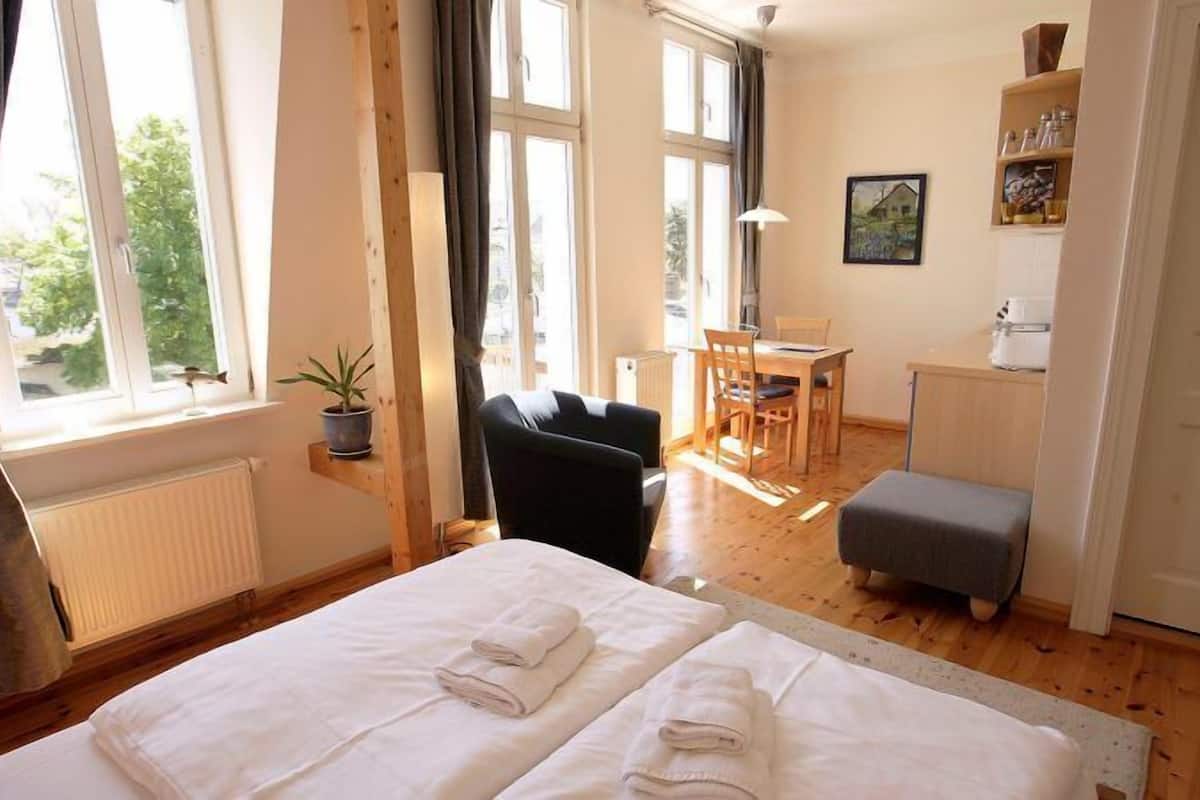 Schreibtisch, kostenloses WLAN