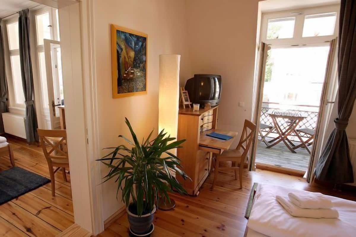 Schreibtisch, kostenloses WLAN