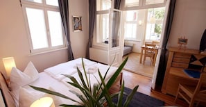 Schreibtisch, kostenloses WLAN