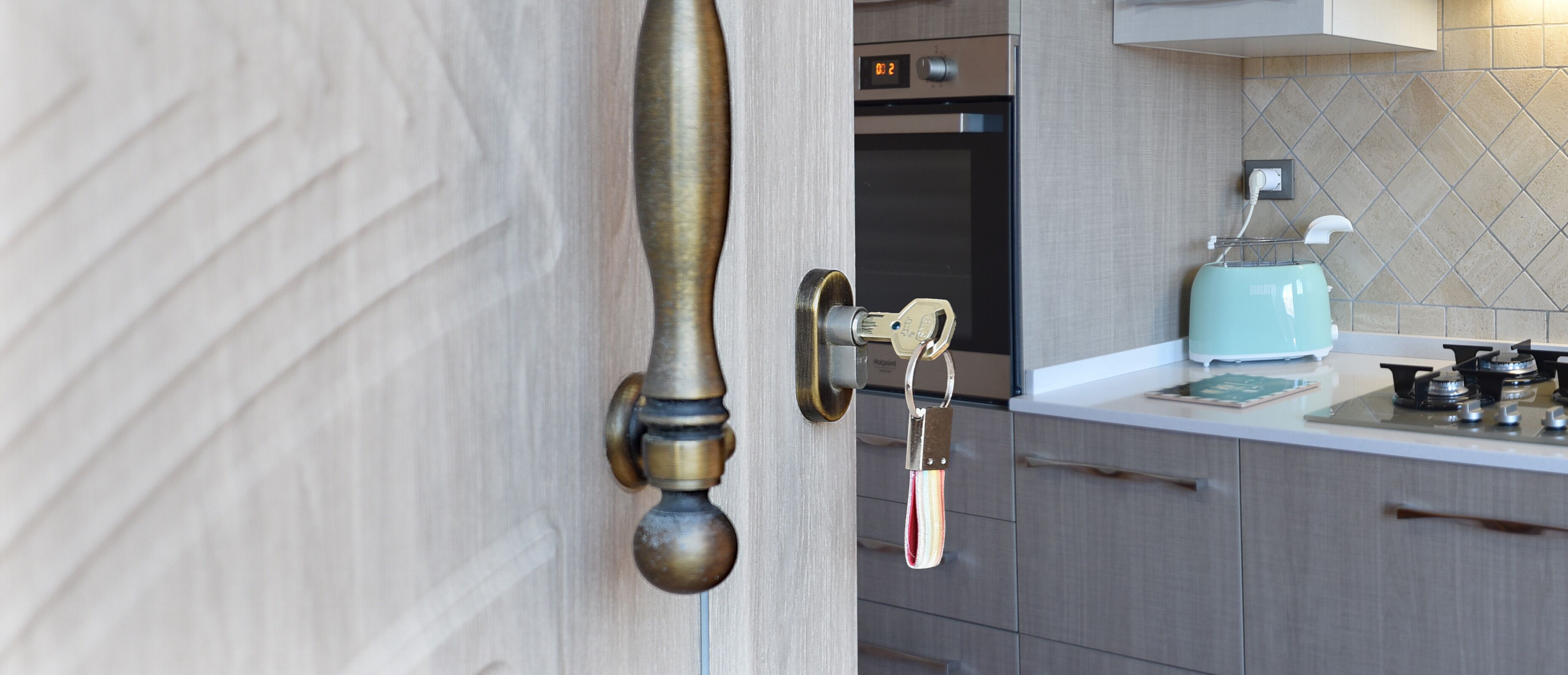 冰箱、微波炉、烤箱、炉灶