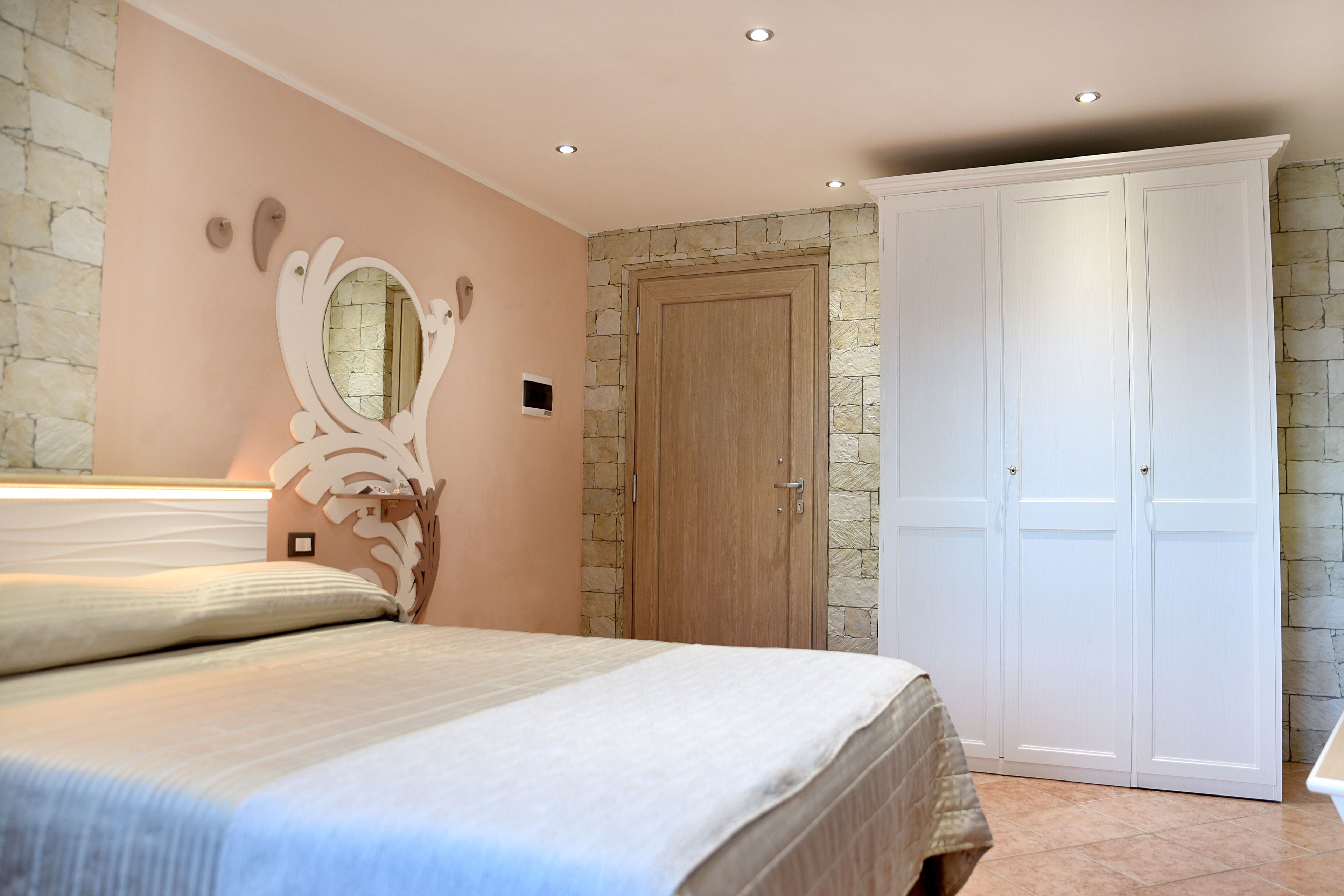 1 chambre, coffres-forts dans les chambres, bureau