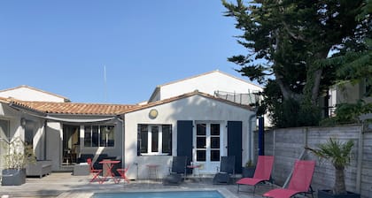 VILLA PISCINE 3mn à pieds de la PLAGE ßle de ré -