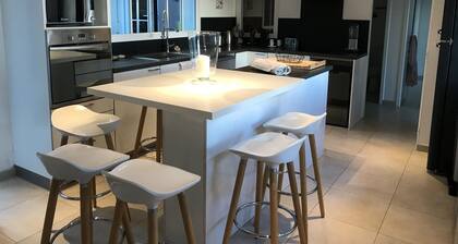 VILLA SWIMMING POOL 3mn walk from the BEACH île de ré -