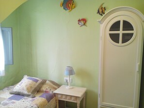 3 bedrooms, iron/ironing board, travel cot, WiFi