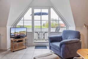 TV, stereo - Preppy and pleasant: This chic upstairs apartment with about (Carolinensiel)