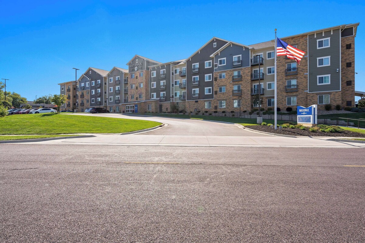 WaterWalk Extended Stay by Wyndham Kansas City - Overland Pk