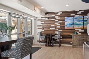 Breakfast area
