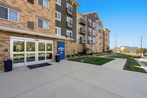 Exterior - WaterWalk Extended Stay by Wyndham Kansas City - Overland Pk (Overland Park)