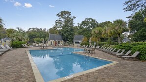 Outdoor pool - Evian 174 (Hilton Head Island)