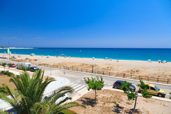 بالقرب من الشاطئ