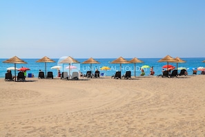 Beach nearby - Beachfront family house with pool - UHC ARENAL 332 (Hospitalet de L´Infant)