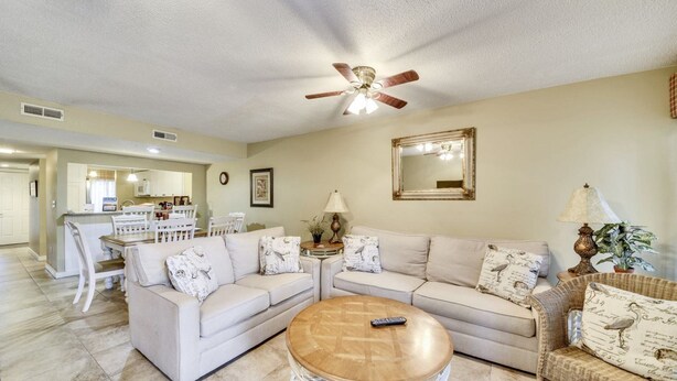 Unclassified image, 1 of 4, button - Greens 165 (Hilton Head Island)
