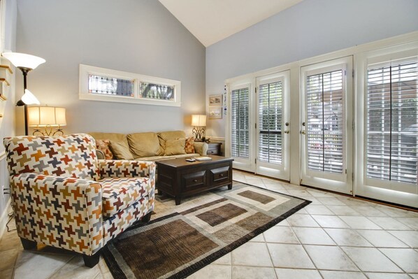 Flat-screen TV, DVD player - Devonshire 119 (Hilton Head Island)