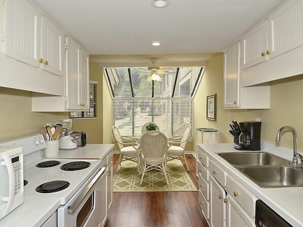 Stovetop, dishwasher, cookware/dishes/utensils