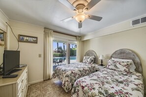 4 bedrooms, desk, free WiFi