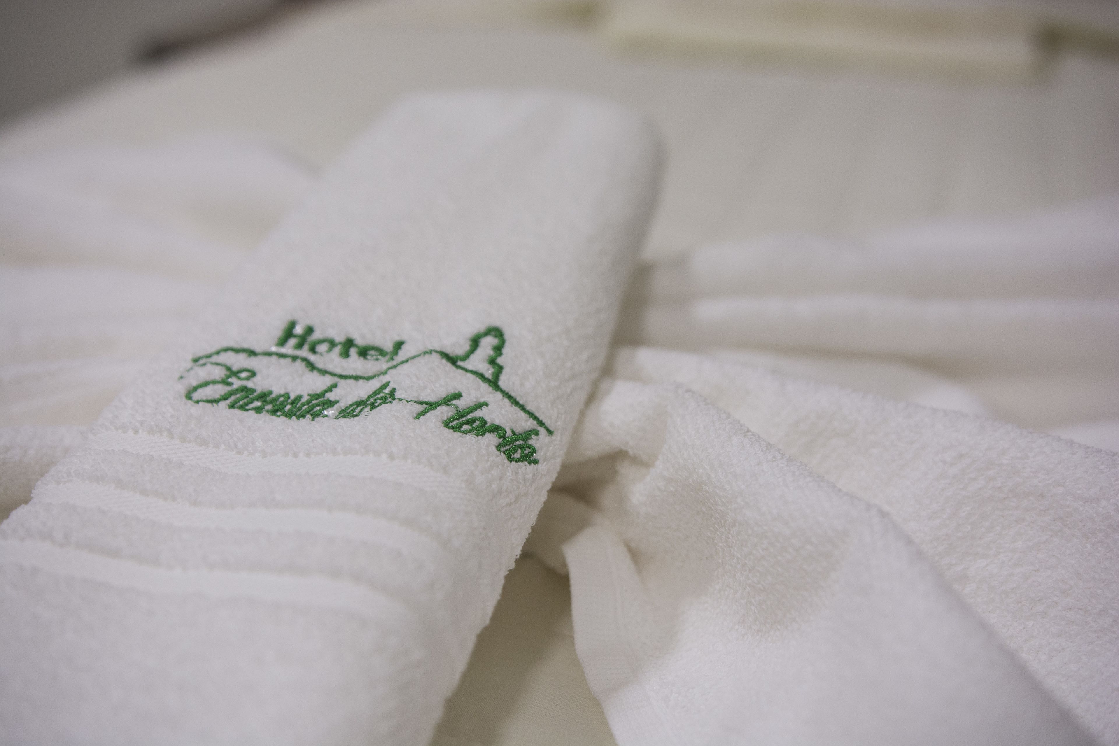 family room | minibar, desk, free wifi, bed sheets