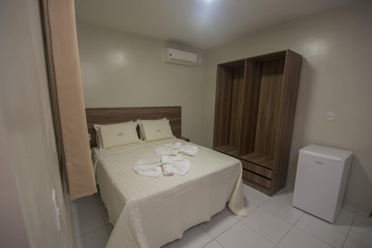 Minibar, bureau, Wi-Fi gratuit, draps fournis