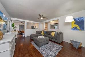 Smart TV - KINO Sports / Outdoor Space / 3 BR & 2 BA / Garage (Tucson)