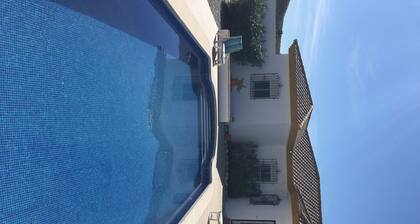 Upea 3 vuode Villa uima-altaalla, kävelymatkan päässä Alboxista