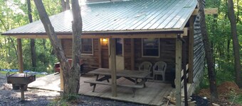 Cabin in the woods near Raystown Lake and Allegrippas Trail!