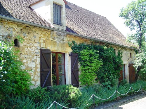 Proche de Sarlat et Rocamadour, piscine chauffee 