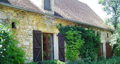 Proche de Sarlat et Rocamadour, piscine chauffee