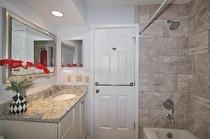 Bathroom - Evian 217 (Hilton Head Island)