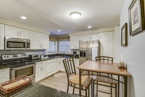 Stovetop, dishwasher, cookware/dishes/utensils, dining tables