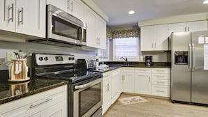 Stovetop, dishwasher, cookware/dishes/utensils, dining tables - Evian 257 (Hilton Head Island)
