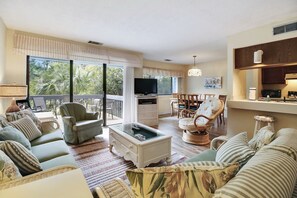 Living area - Turnberry 212 (Hilton Head Island)