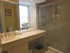 Bathroom - Evian 255 (Hilton Head Island)