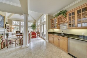 Stovetop, dishwasher, cookware/dishes/utensils - Bayberry 3 (Hilton Head Island)