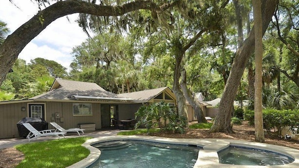Outdoor pool - Pelican 4 (Hilton Head Island)