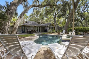 Outdoor pool - Pelican 4 (Hilton Head Island)