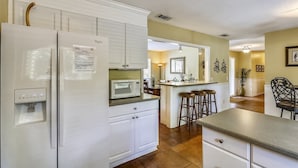 Stovetop, dishwasher, cookware/dishes/utensils - Pelican 4 (Hilton Head Island)