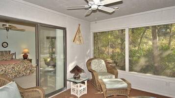 Flat-screen TV, fireplace, DVD player