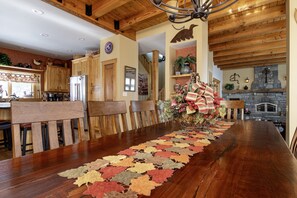 House, 6 Bedrooms | Private kitchen - Luxury 6br Solitude Ge- Indoor Bball Court, Private Tub 6 Bedroom Home by RedAwning (Ludlow)